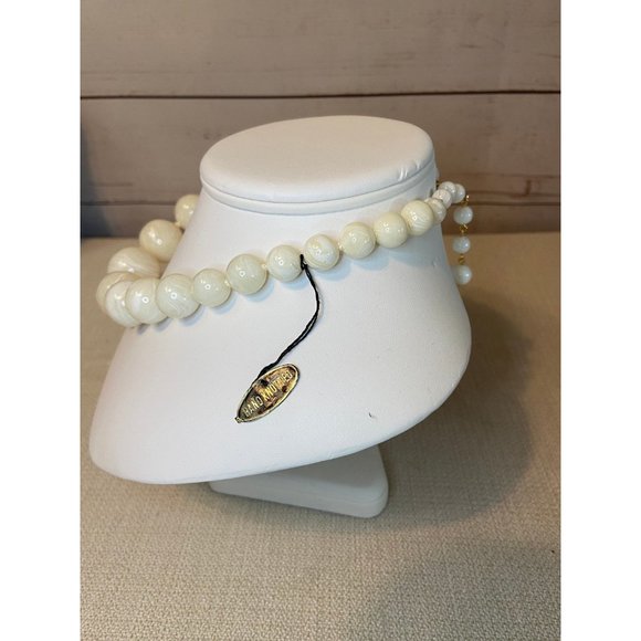 Vintage Off White Marbled  Lucite Necklace - Picture 3 of 6